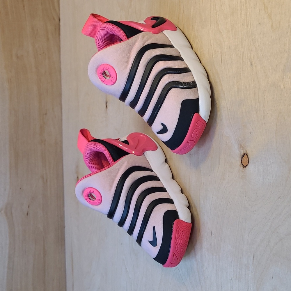 Nike Kids Sneakers Pink and Black - Picture 4 of 10